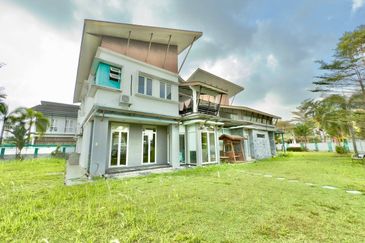 Titian, Bukit Jelutong