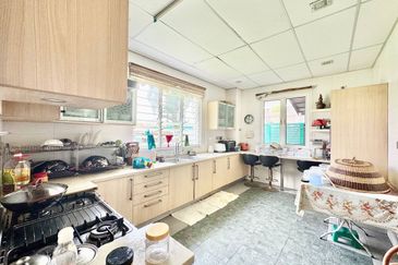 Titian, Bukit Jelutong