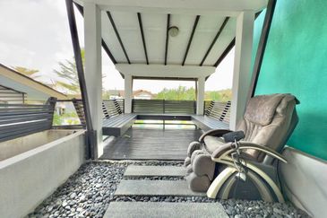 Titian, Bukit Jelutong