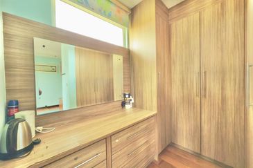 Titian, Bukit Jelutong