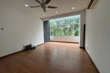3 Storey Corner lot with Pool USJ Heights (Type Sakura) For Sale