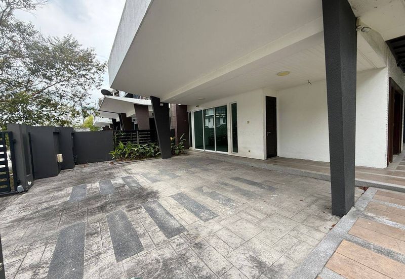 3 Storey Corner lot with Pool USJ Heights (Type Sakura) For Sale