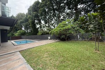 3 Storey Corner lot with Pool USJ Heights (Type Sakura) For Sale