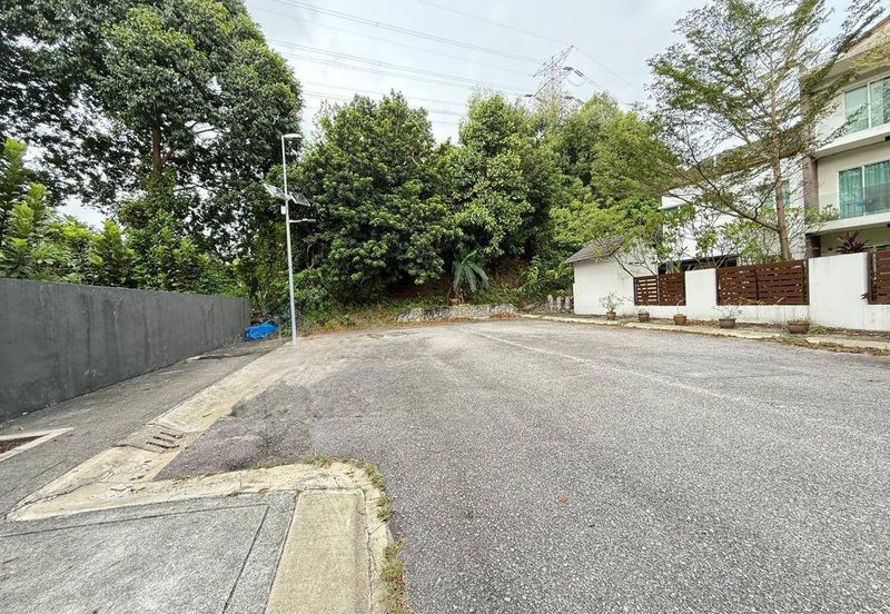 3 Storey Corner lot with Pool USJ Heights (Type Sakura) For Sale