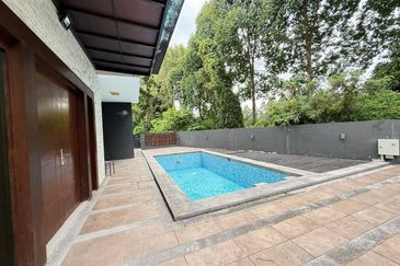 3 Storey Corner lot with Pool USJ Heights (Type Sakura) For Sale