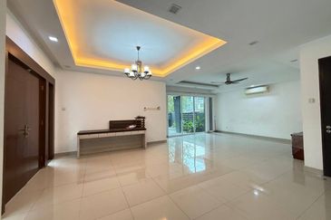 3 Storey Corner lot with Pool USJ Heights (Type Sakura) For Sale