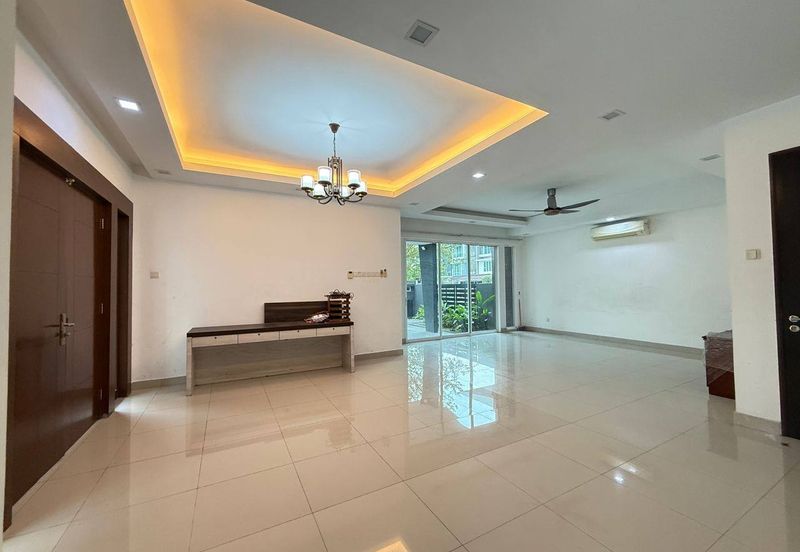 3 Storey Corner lot with Pool USJ Heights (Type Sakura) For Sale