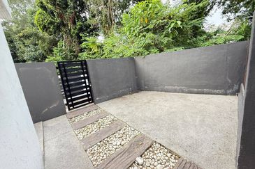 3 Storey Corner lot with Pool USJ Heights (Type Sakura) For Sale