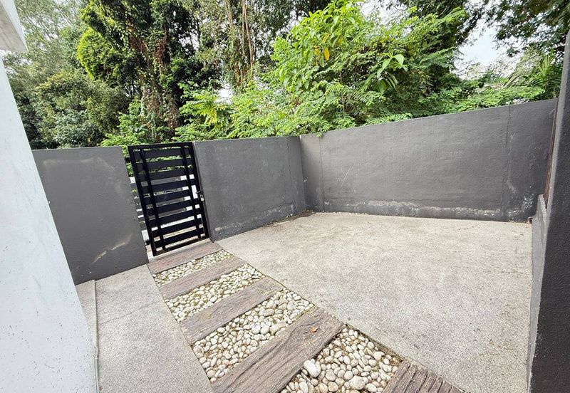 3 Storey Corner lot with Pool USJ Heights (Type Sakura) For Sale