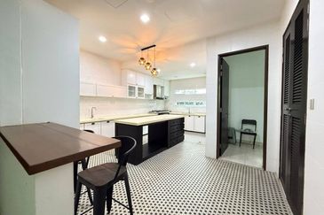 3 Storey Corner lot with Pool USJ Heights (Type Sakura) For Sale