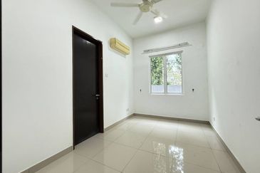 3 Storey Corner lot with Pool USJ Heights (Type Sakura) For Sale