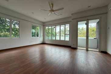 3 Storey Corner lot with Pool USJ Heights (Type Sakura) For Sale