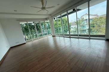 3 Storey Corner lot with Pool USJ Heights (Type Sakura) For Sale