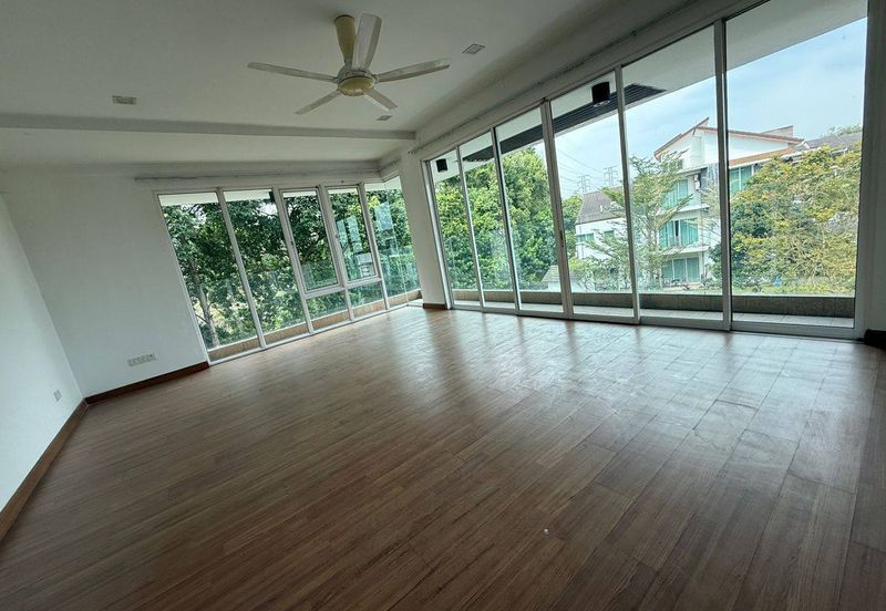 3 Storey Corner lot with Pool USJ Heights (Type Sakura) For Sale