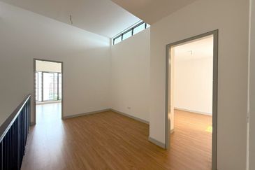 East 57 (Residensi Laman Timur)