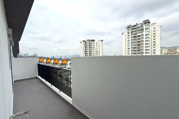 East 57 (Residensi Laman Timur)