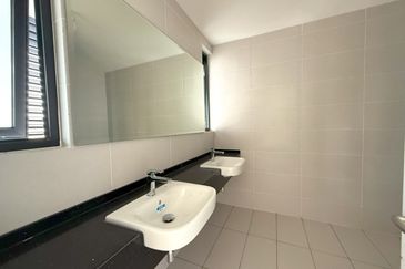 East 57 (Residensi Laman Timur)