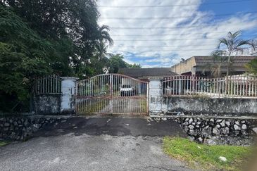 CORNER LOT Single Storey Terrace, Taman Kok Doh KL For Sale