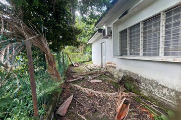 CORNER LOT Single Storey Terrace, Taman Kok Doh KL For Sale