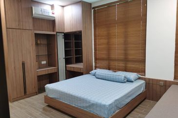 End Lot Semi D with extra land Perdana Lake View East Cyberjaya For Sale