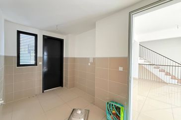 East 57 (Residensi Laman Timur)