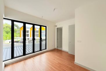 East 57 (Residensi Laman Timur)