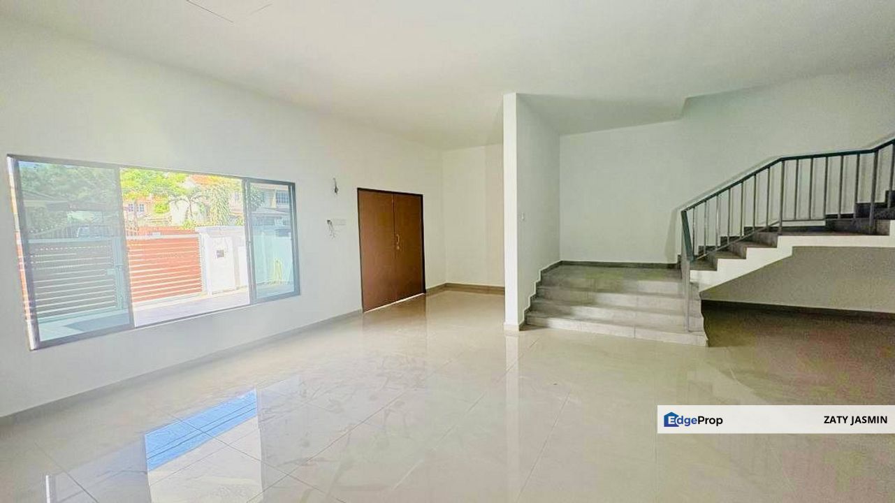 Prime Area! Section 8 Petaling Jaya Double Storey Terrace (CCC approved) For Sale, Selangor, Petaling Jaya
