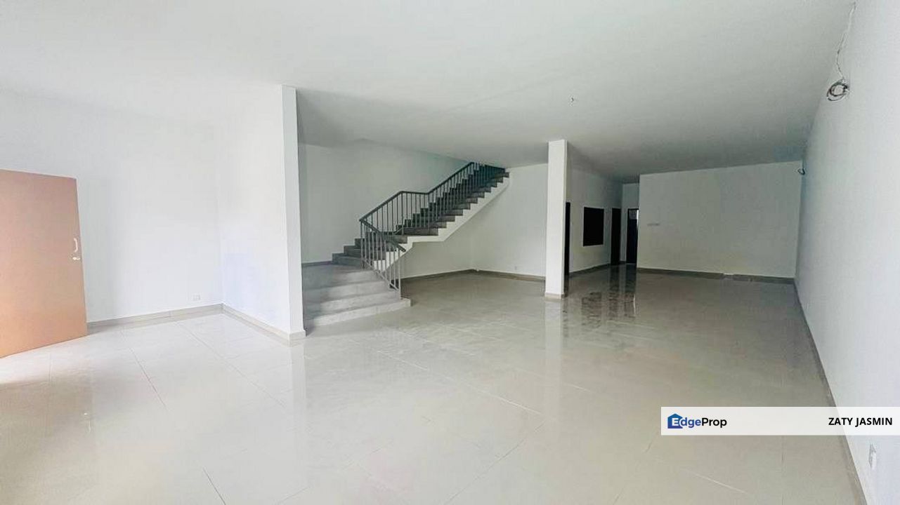Prime Area! Section 8 Petaling Jaya Double Storey Terrace (CCC approved) For Sale, Selangor, Petaling Jaya