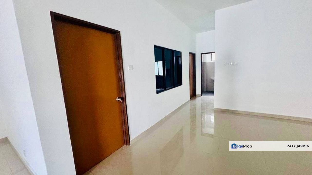 Prime Area! Section 8 Petaling Jaya Double Storey Terrace (CCC approved) For Sale, Selangor, Petaling Jaya