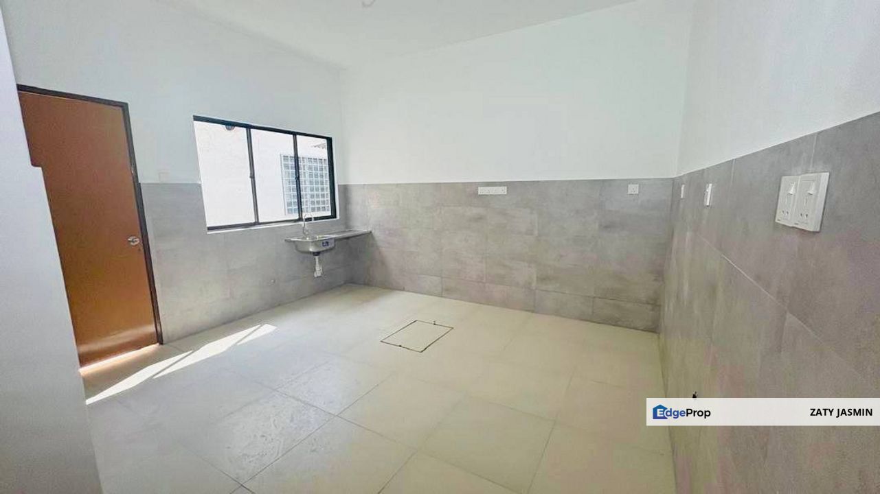 Prime Area! Section 8 Petaling Jaya Double Storey Terrace (CCC approved) For Sale, Selangor, Petaling Jaya