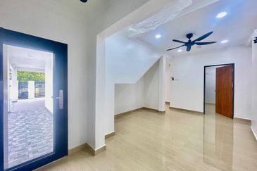 Jalan Suasana, Bandar Tun Hussein Onn