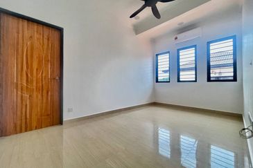 Jalan Suasana, Bandar Tun Hussein Onn