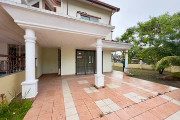 Jalan Spektrum U16 @ Taman Bukit Subang