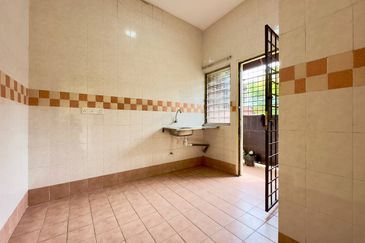 Jalan Spektrum U16 @ Taman Bukit Subang