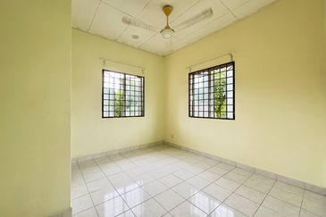 Jalan Spektrum U16 @ Taman Bukit Subang