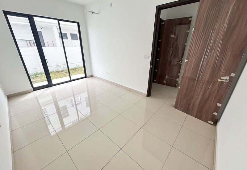 Elmina Green The Eighth @ City of Elmina