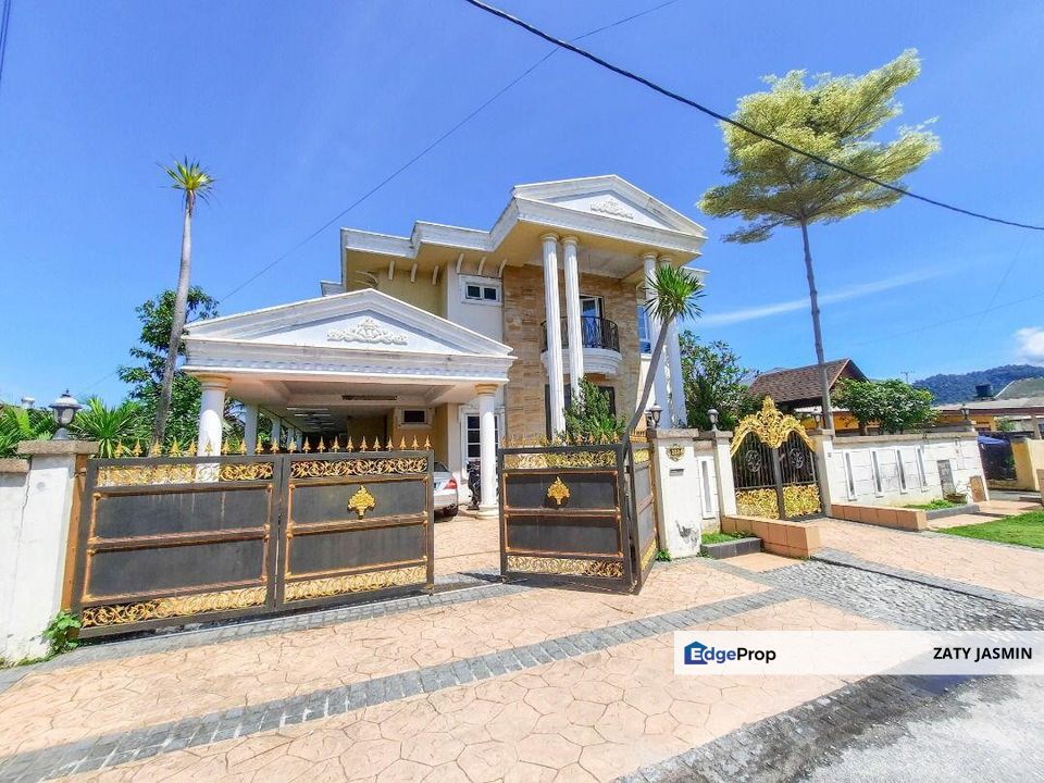 Kampung Melayu Ampang. Bungalow Two Storey For Sale, Selangor, Ampang