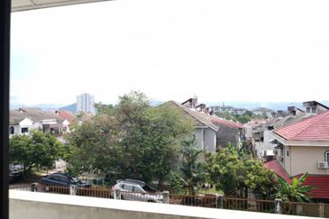 Jalan Suasana, Bandar Tun Hussein Onn