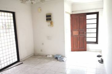 Jalan Suasana, Bandar Tun Hussein Onn