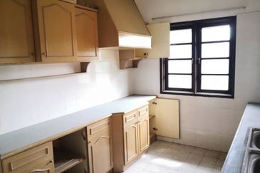 Jalan Suasana, Bandar Tun Hussein Onn