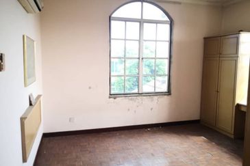 Jalan Suasana, Bandar Tun Hussein Onn