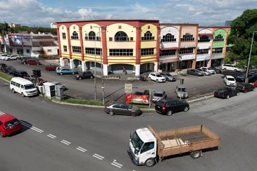 Pusat Perdagangan Seri Kembangan