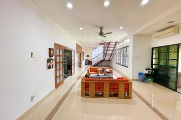 FACING NORTH EAST Freehold Beautiful Double Storey Bungalow, Jalan Mihrab, Bukit Jelutong.  