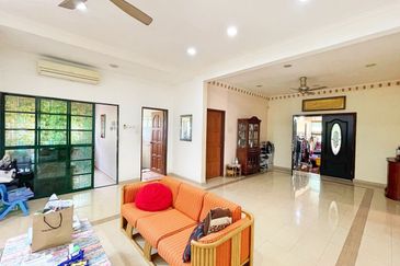 FACING NORTH EAST Freehold Beautiful Double Storey Bungalow, Jalan Mihrab, Bukit Jelutong.  