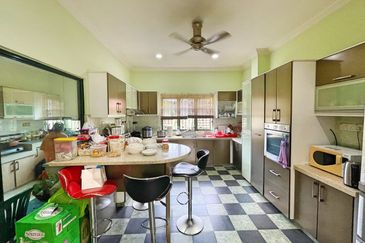 FACING NORTH EAST Freehold Beautiful Double Storey Bungalow, Jalan Mihrab, Bukit Jelutong.  