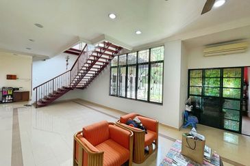 FACING NORTH EAST Freehold Beautiful Double Storey Bungalow, Jalan Mihrab, Bukit Jelutong.  