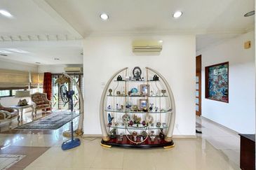 FACING NORTH EAST Freehold Beautiful Double Storey Bungalow, Jalan Mihrab, Bukit Jelutong.  