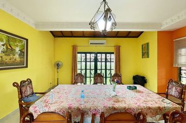 FACING NORTH EAST Freehold Beautiful Double Storey Bungalow, Jalan Mihrab, Bukit Jelutong.  