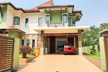 FACING NORTH EAST Freehold Beautiful Double Storey Bungalow, Jalan Mihrab, Bukit Jelutong.  