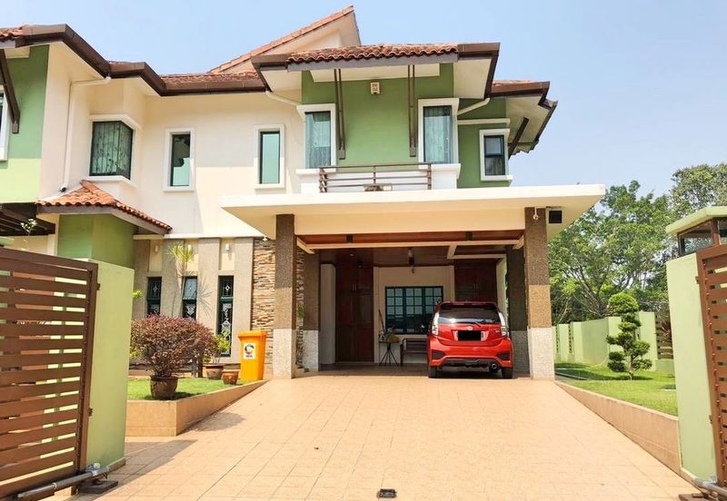 FACING NORTH EAST Freehold Beautiful Double Storey Bungalow, Jalan Mihrab, Bukit Jelutong.  